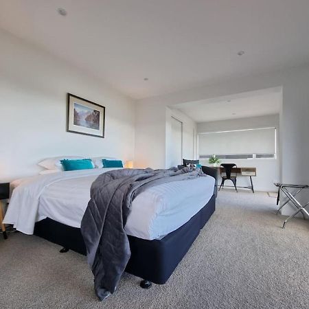 Fabulous Castor Bay 1 Bedroom With Views And Skytv โอ๊คแลนด์ ภายนอก รูปภาพ