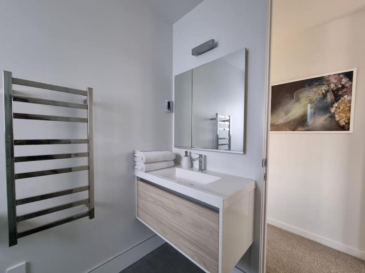Fabulous Castor Bay 1 Bedroom With Views And Skytv โอ๊คแลนด์ ภายนอก รูปภาพ
